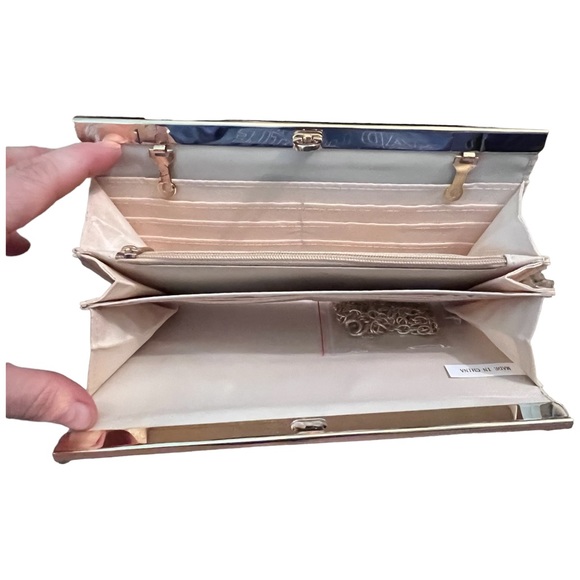 Gold Mesh Evening Bag Clutch with Detachable  Shoulder Strap - Picture 9 of 15